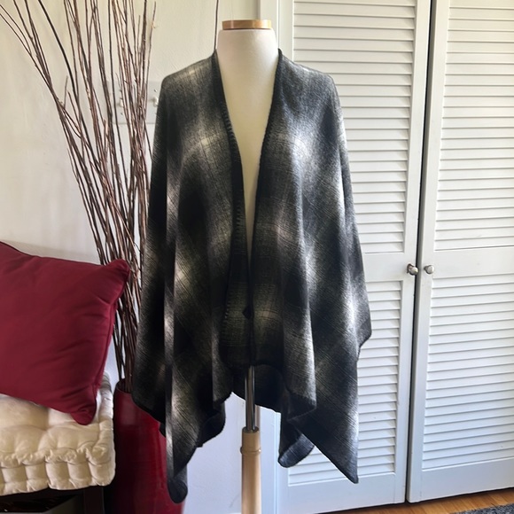 New without tags poncho scarf. O/S - Picture 1 of 2